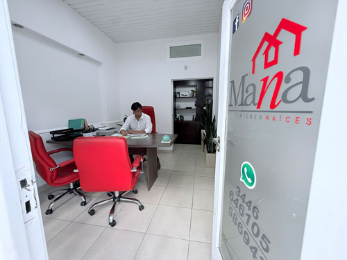 Equipo de Maná Bienes Raíces 3