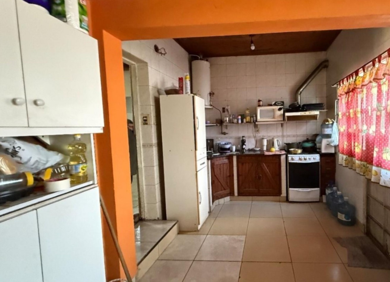 Casa en venta y 2 Departamentos Neyra 845/85/855