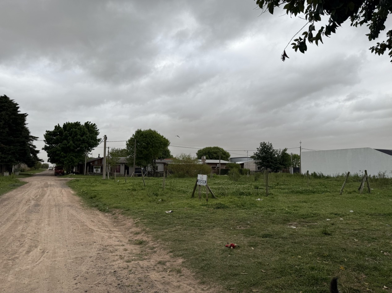 Lote en venta Pedro Ayala entre Garcia y Auer